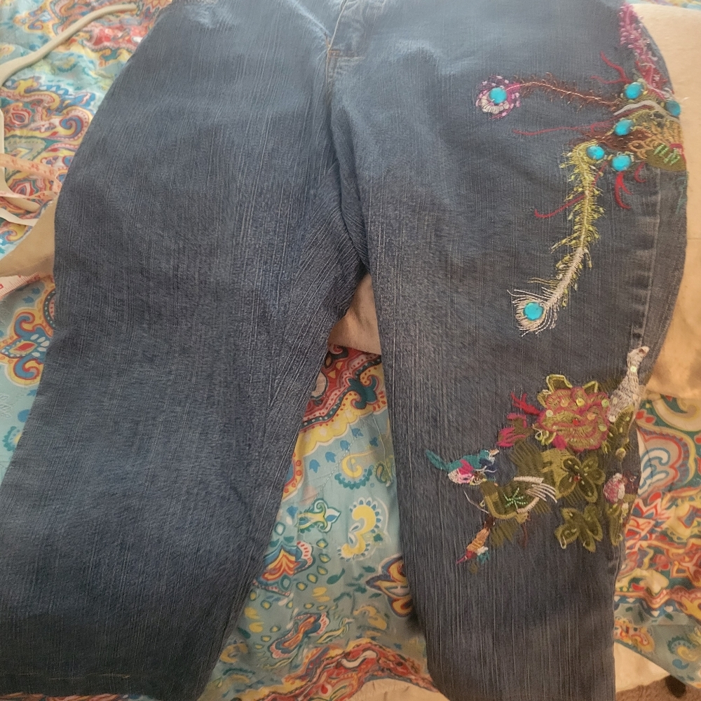 Embellished capri jeans